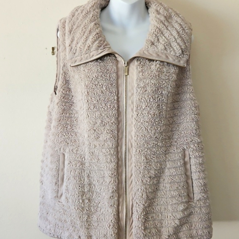 Calvin Klein Sherpa Vest - Picture 2 of 13